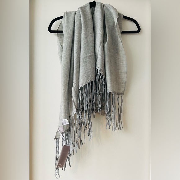 TILO Scarves Gorgeous Suede Fringe Scarf. Cashmere, Silk, Wool blend of beauty. - Picture 4 of 8